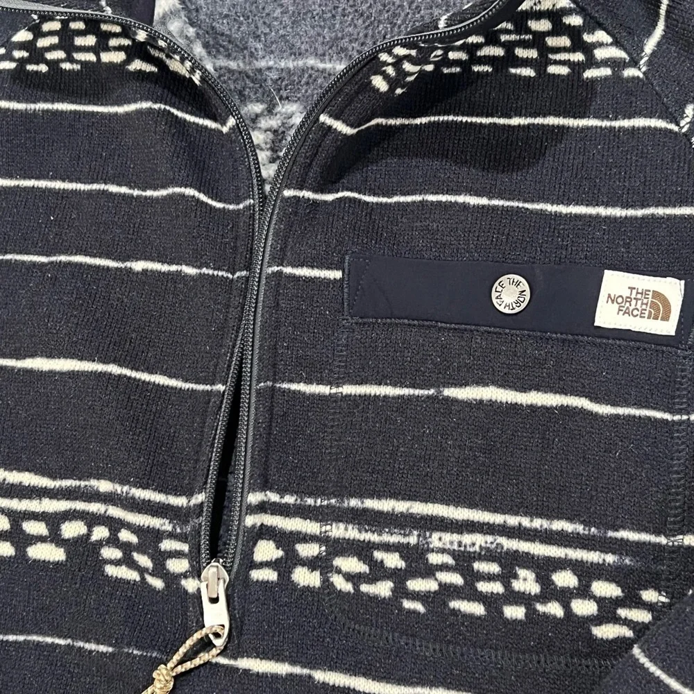 Men’s Medium The North Face Quarter Zip Navy Fisherman Naval Pattern Sweater